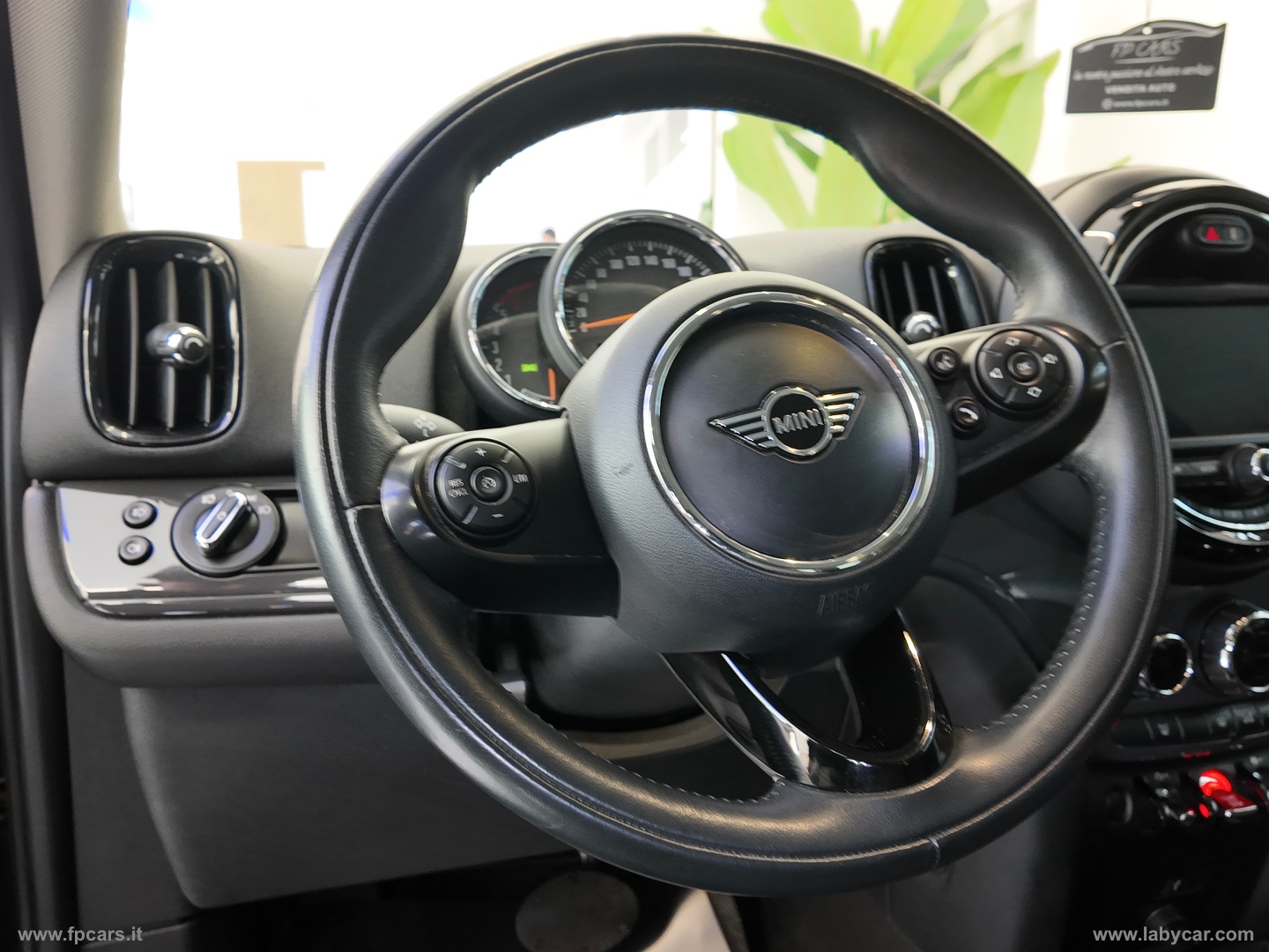 Mini Cooper D Business Countryman Aut. - immagine 28