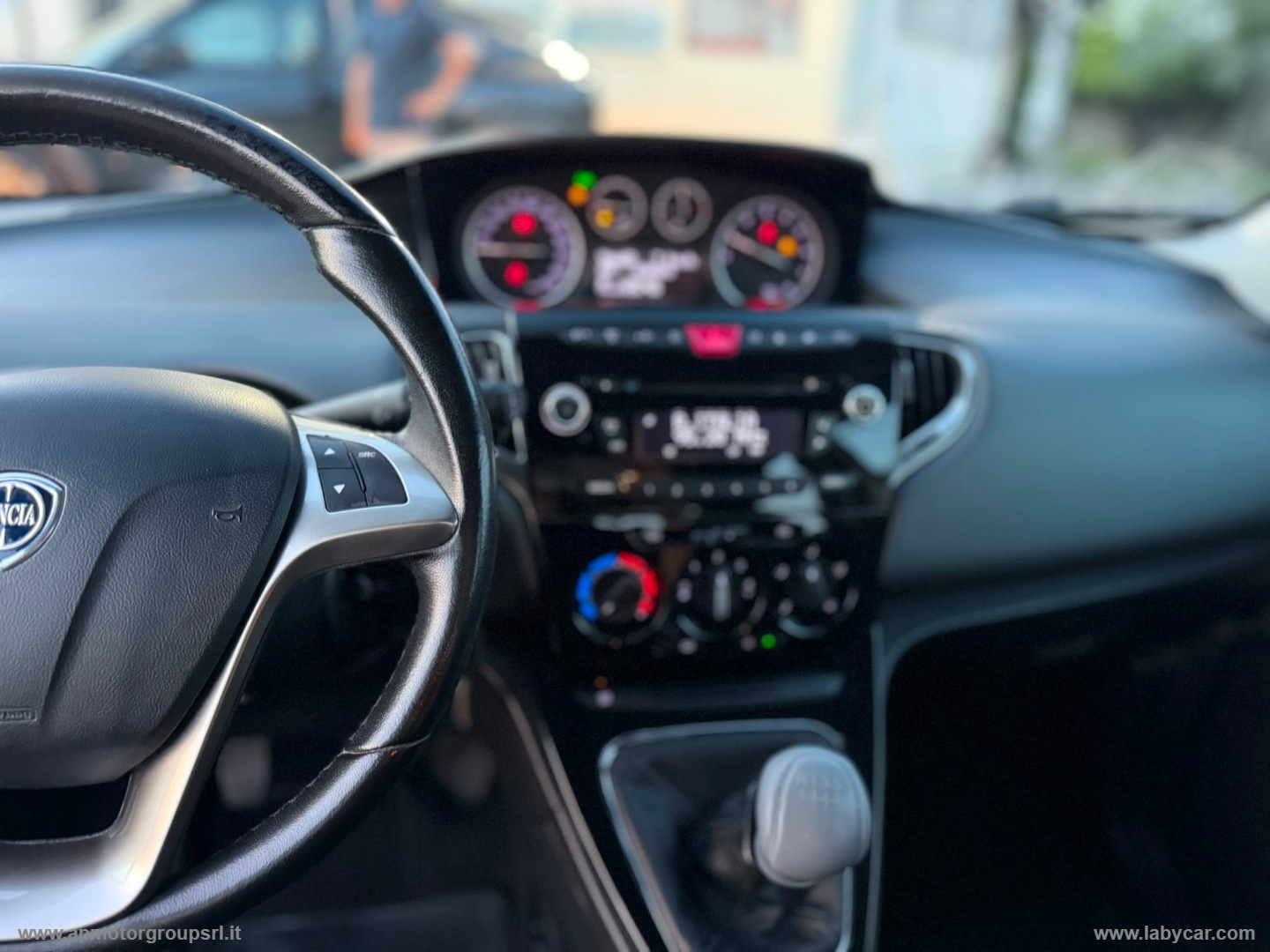 Ypsilon 0.9 T.Air 85CV 5p. Met.Ec. Gold - immagine 28