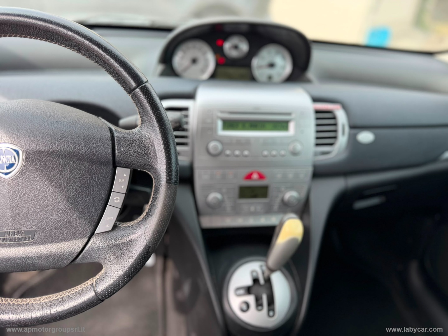 Ypsilon 1.4 16V Platino AUTOMATICA - immagine 28