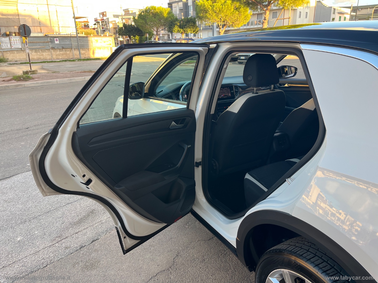 T-Roc 1.6 TDI SCR Advanced BlueMot.Tech. - immagine 28