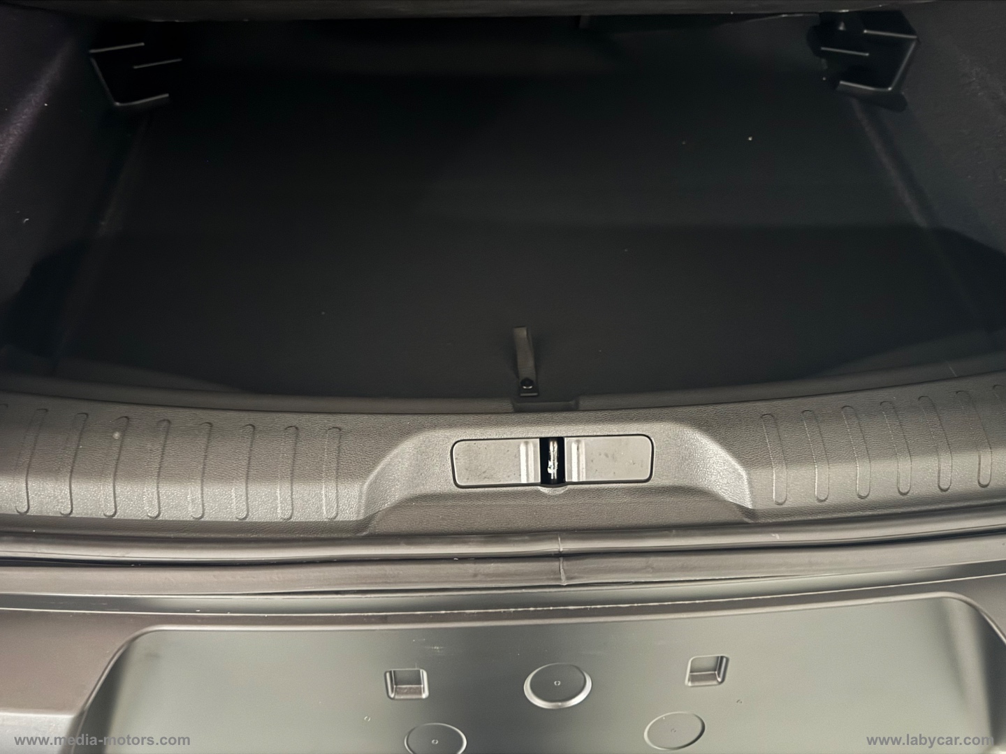 Junior 1.2 136 CV Hybrid eDCT6 Speciale - immagine 28