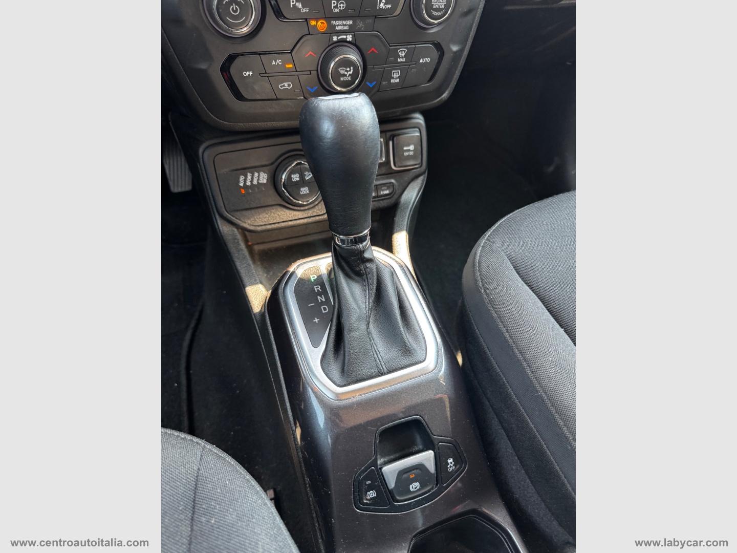 Renegade 1.3 T4 PHEV 4xe Trailhawk - immagine 28