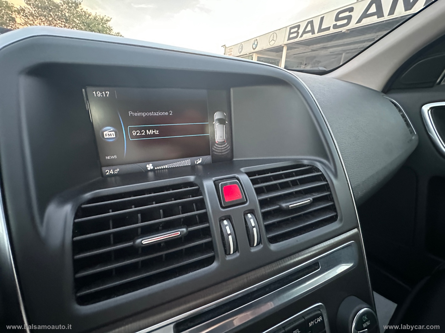 XC60 AWD 2.4D Momentum - immagine 29