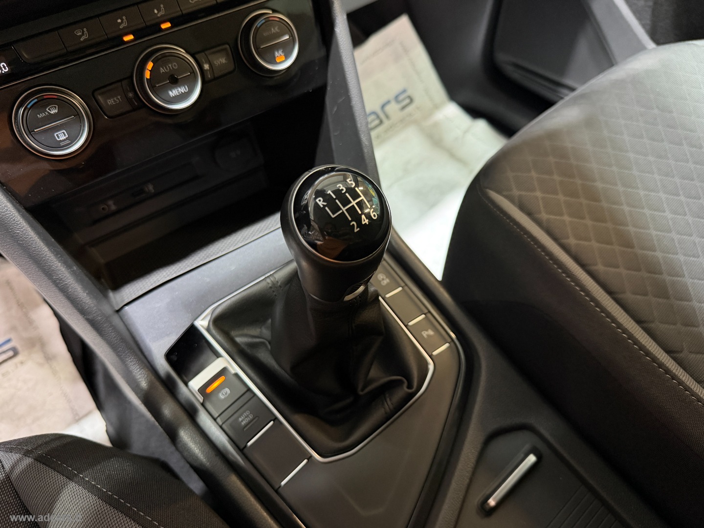 Tiguan 1.6 TDI Style BMT *BOOK SERVICE VW*1 PROPR.* - immagine 29