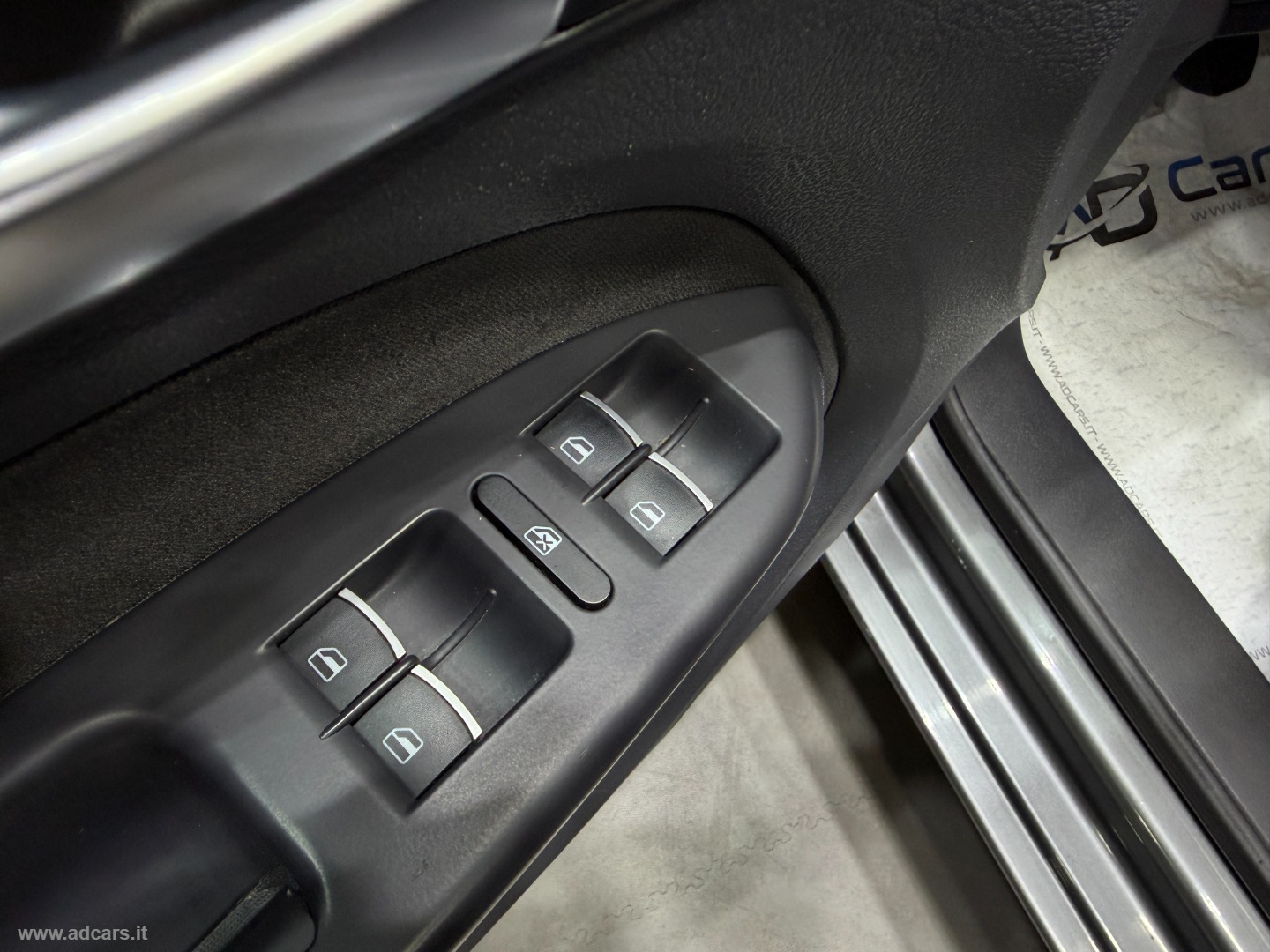 Touran Business 1.6 TDI Comfortline BMT *7 POSTI* - immagine 29