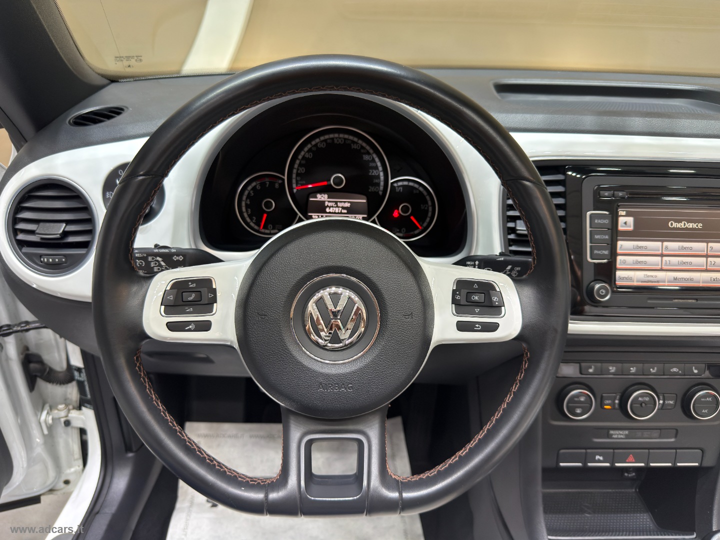 Maggiolino Cabrio 1.4 TSI CUP Fender Edition *TAGLIANDI VOLKSWAGEN* - immagine 29