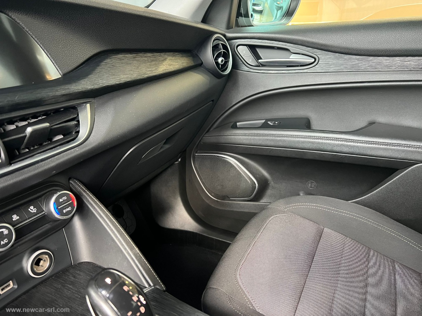Stelvio 2.2 T.diesel 190CV AT8 RWD Bus. - immagine 29