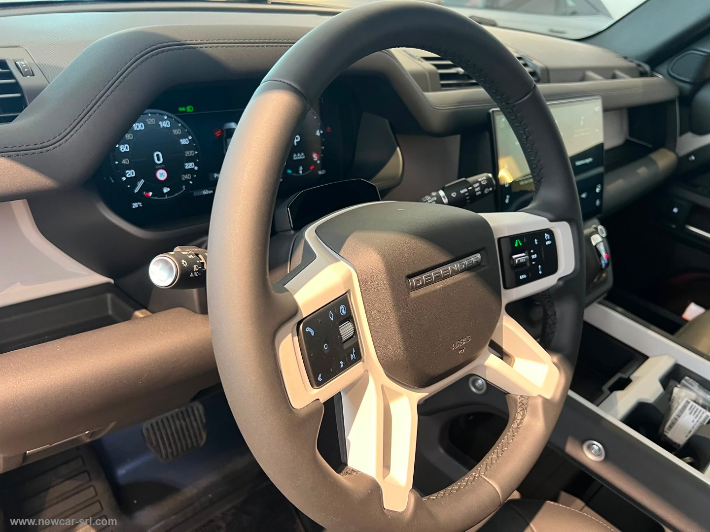 Defender 110 3.0D I6 250 AWD X-Dyn.SE N1 - immagine 29