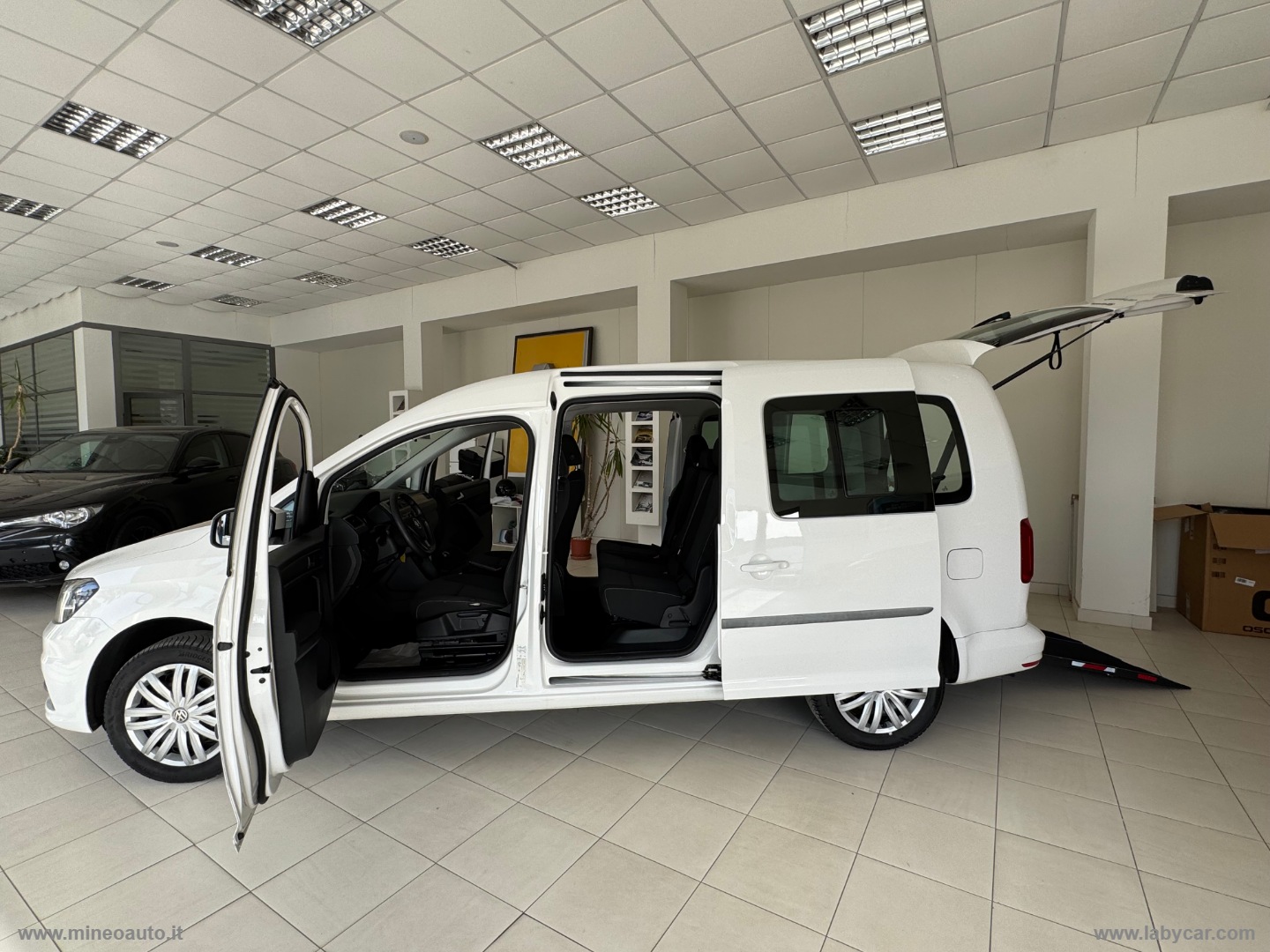 2.0 TDI 102CV MAXI TRASPORTO DISABILE Volkswagen Caddy 2.0 TDI 102 CV Maxi Trasporto Disabile - immagine 29