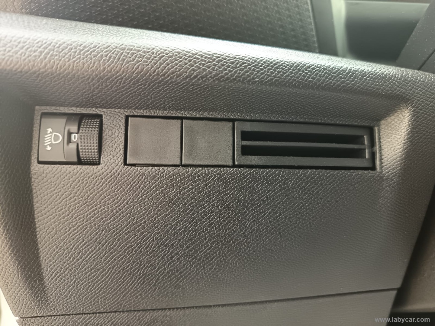 Citroën C4 Hybrid 145 e-DCS6 Plus - Immagine 29