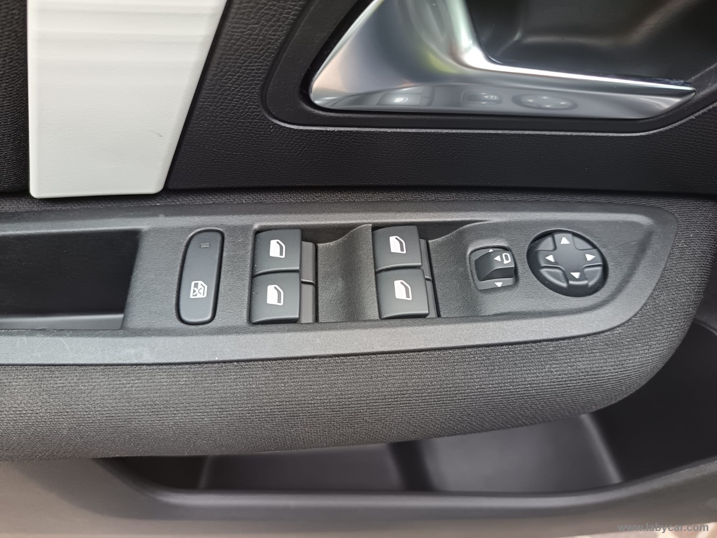 Citroën C4 Hybrid 145 e-DCS6 Plus - Immagine 29