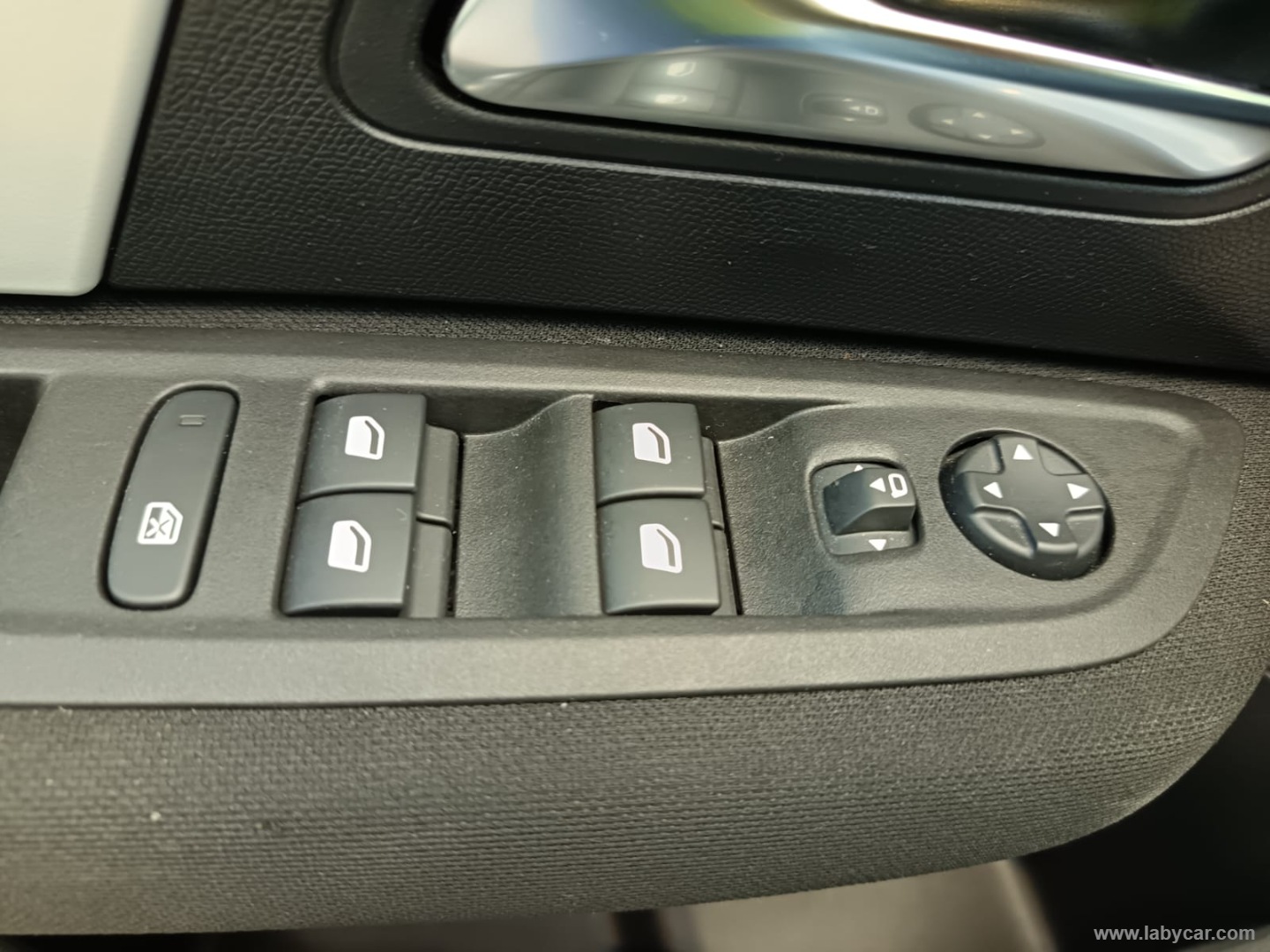 Citroën C4 Hybrid 145 e-DCS6 Plus - Immagine 29