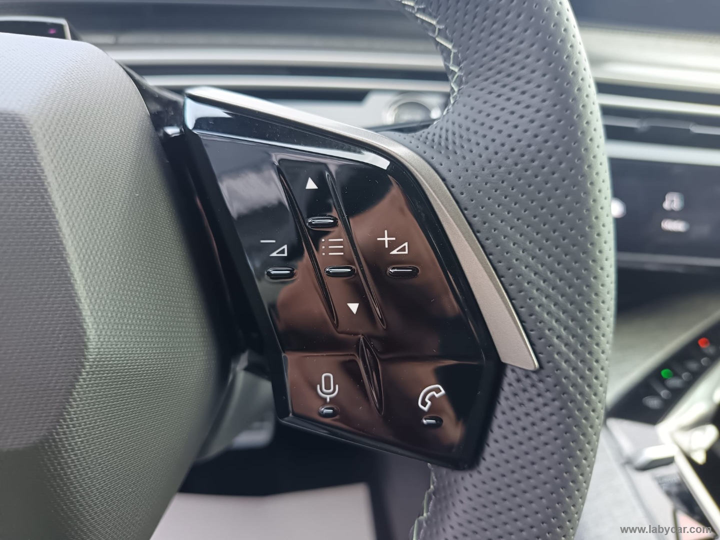 Peugeot 3008 Hybrid 145 e-DCS6 GT - Immagine 29