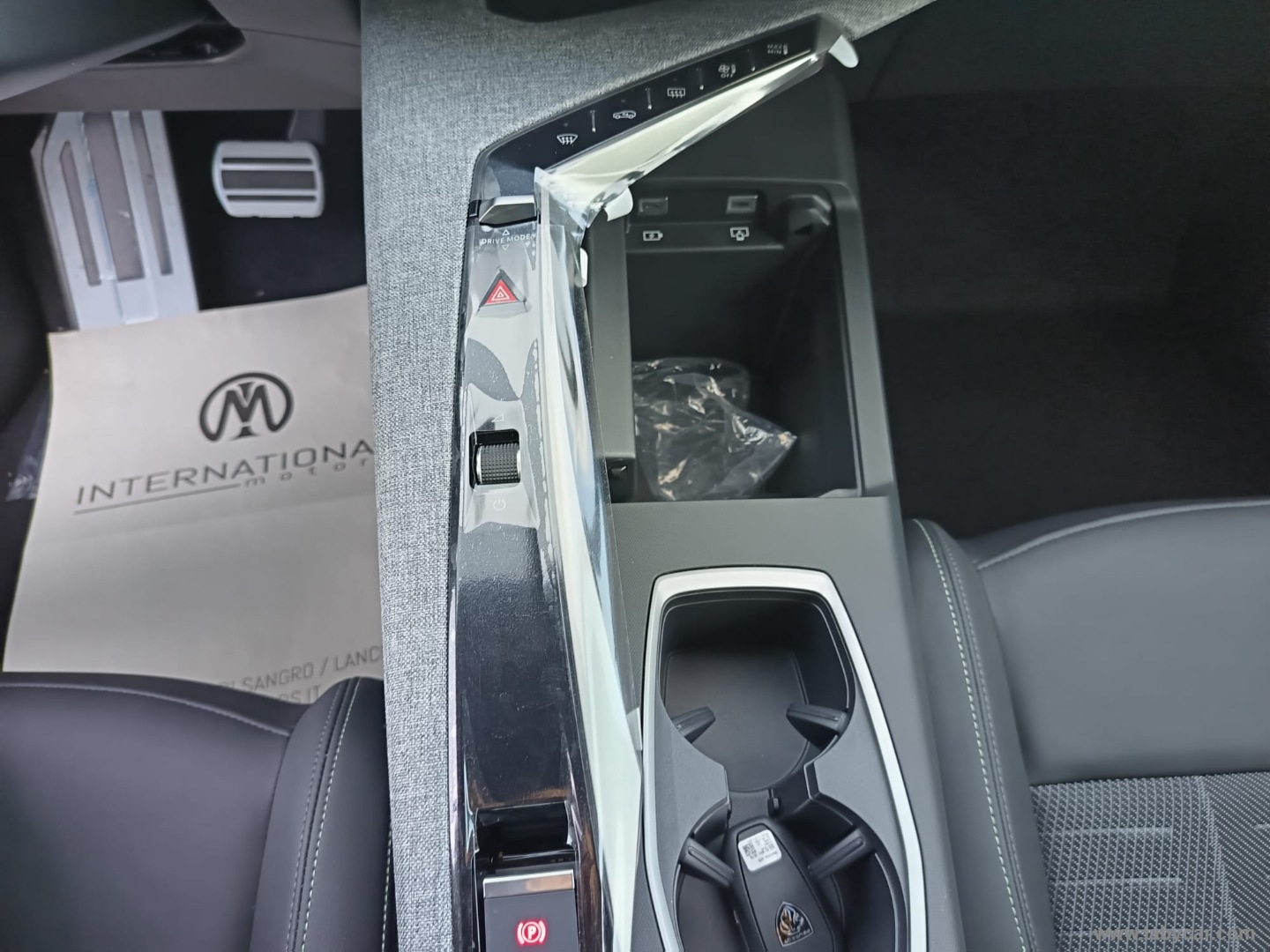 Peugeot 3008 Hybrid 145 e-DCS6 GT - Immagine 29