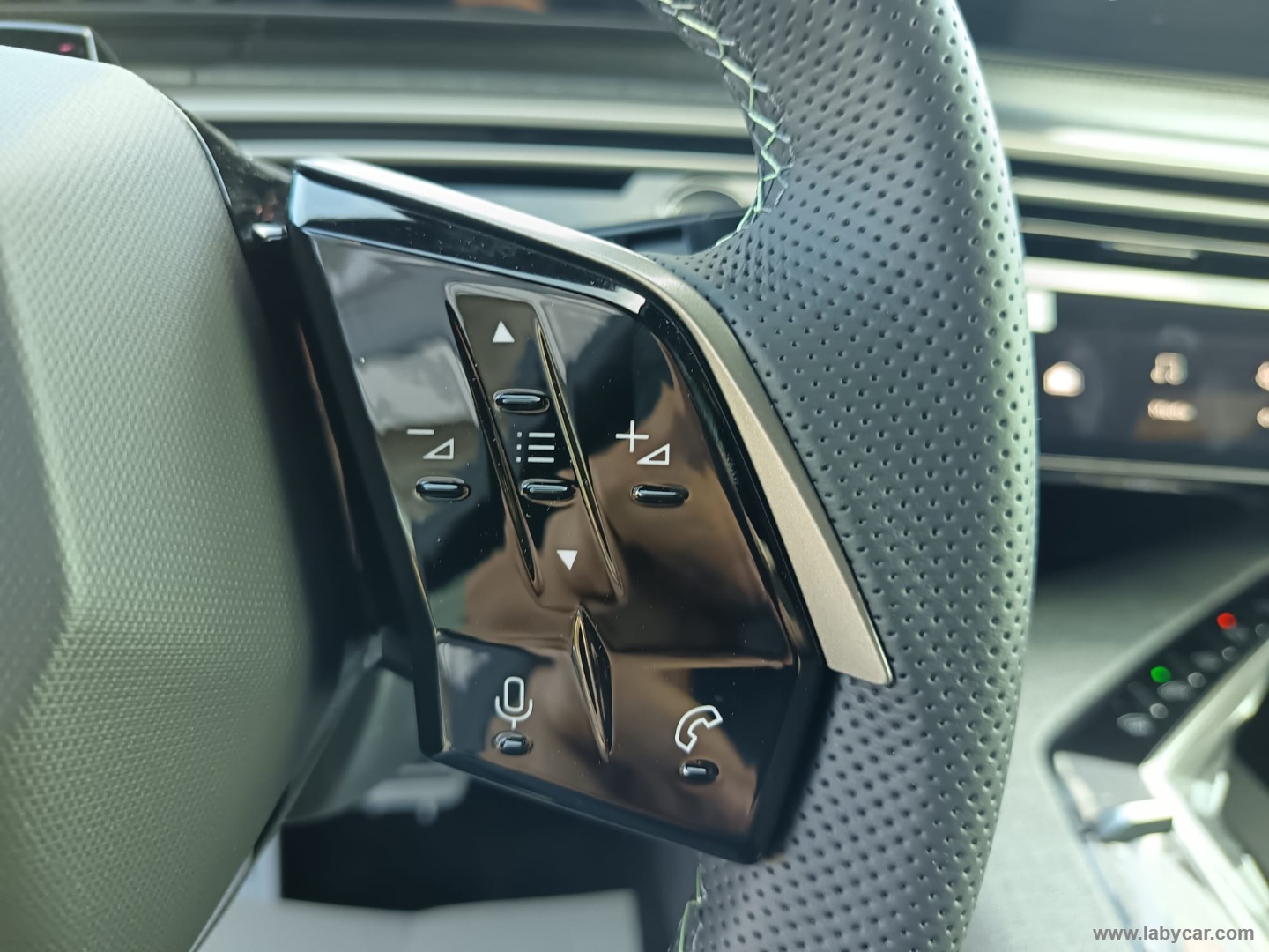 Peugeot 3008 Hybrid 145 e-DCS6 GT - Immagine 29
