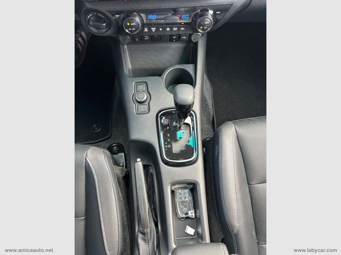 Hilux 2.8 D-4D 48V A/T 4WD DC Invincible - immagine 29