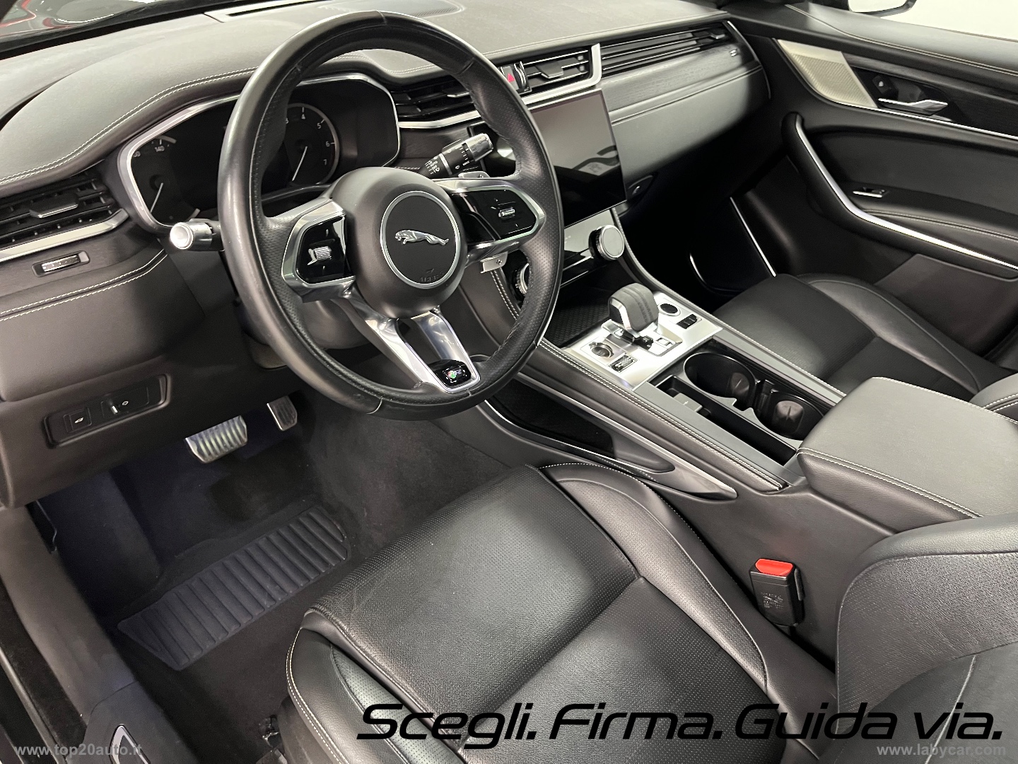 F-Pace 2.0 250 CV AWD aut. R-Dyn. Black EDITION - immagine 29