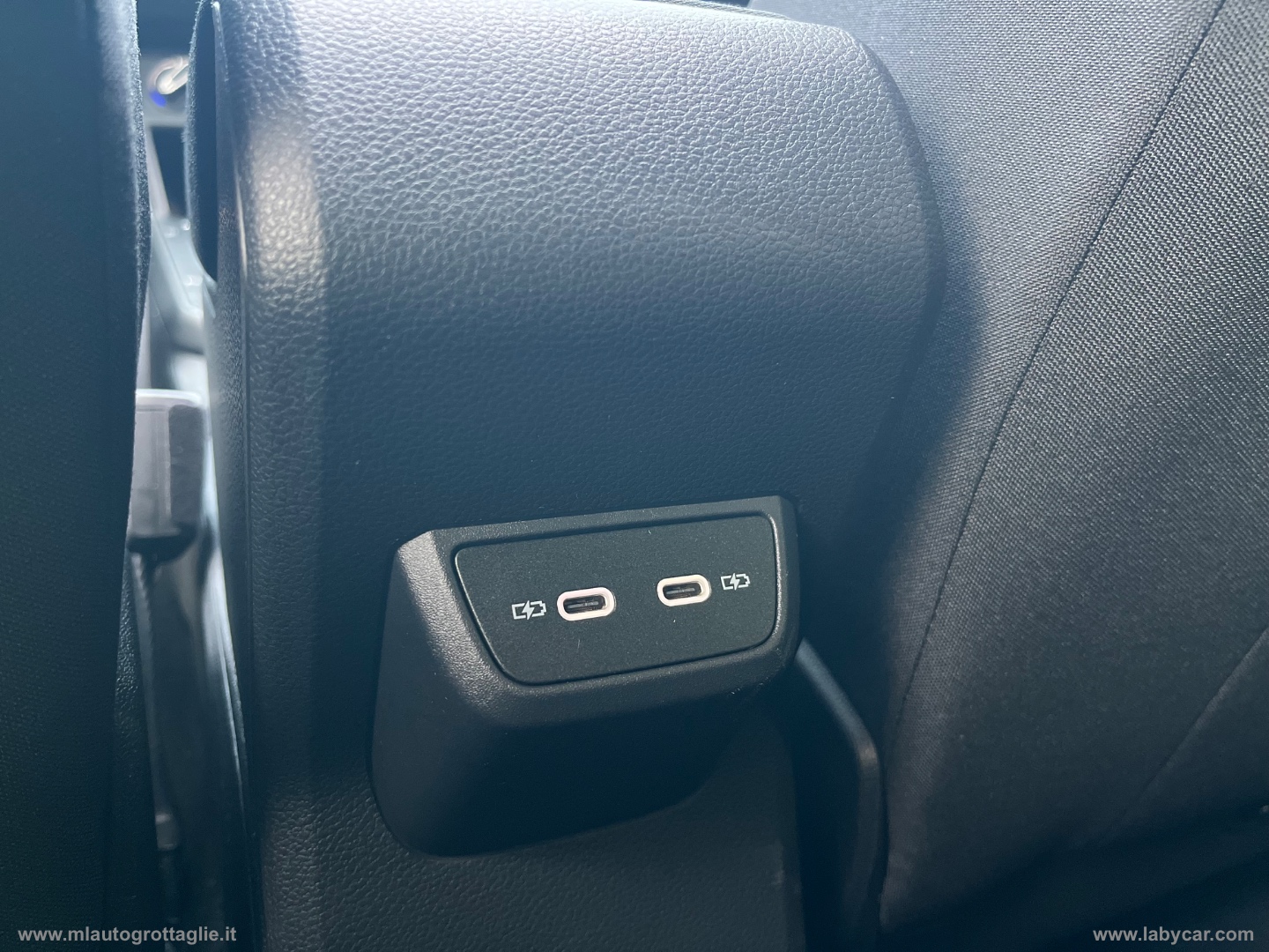 Taigo 1.0 TSI 110 CV DSG R-Line -TETTO - immagine 29