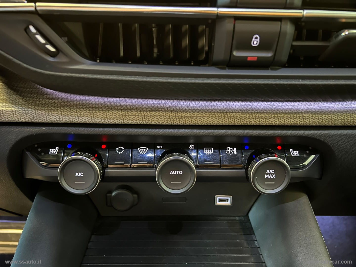 C5 X Hybrid 225 E-EAT8 Shine - immagine 29