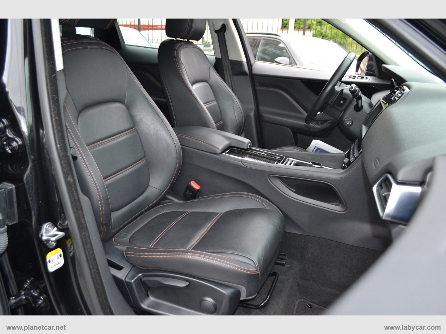 F-Pace 2.0 D 180 CV AWD aut. Prestige - immagine 30