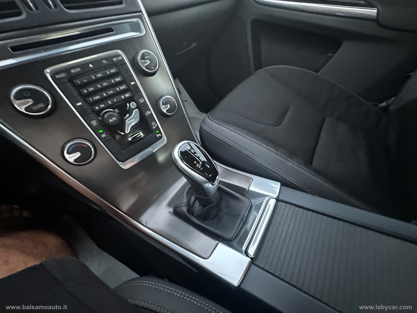 XC60 AWD 2.4D Momentum - immagine 30