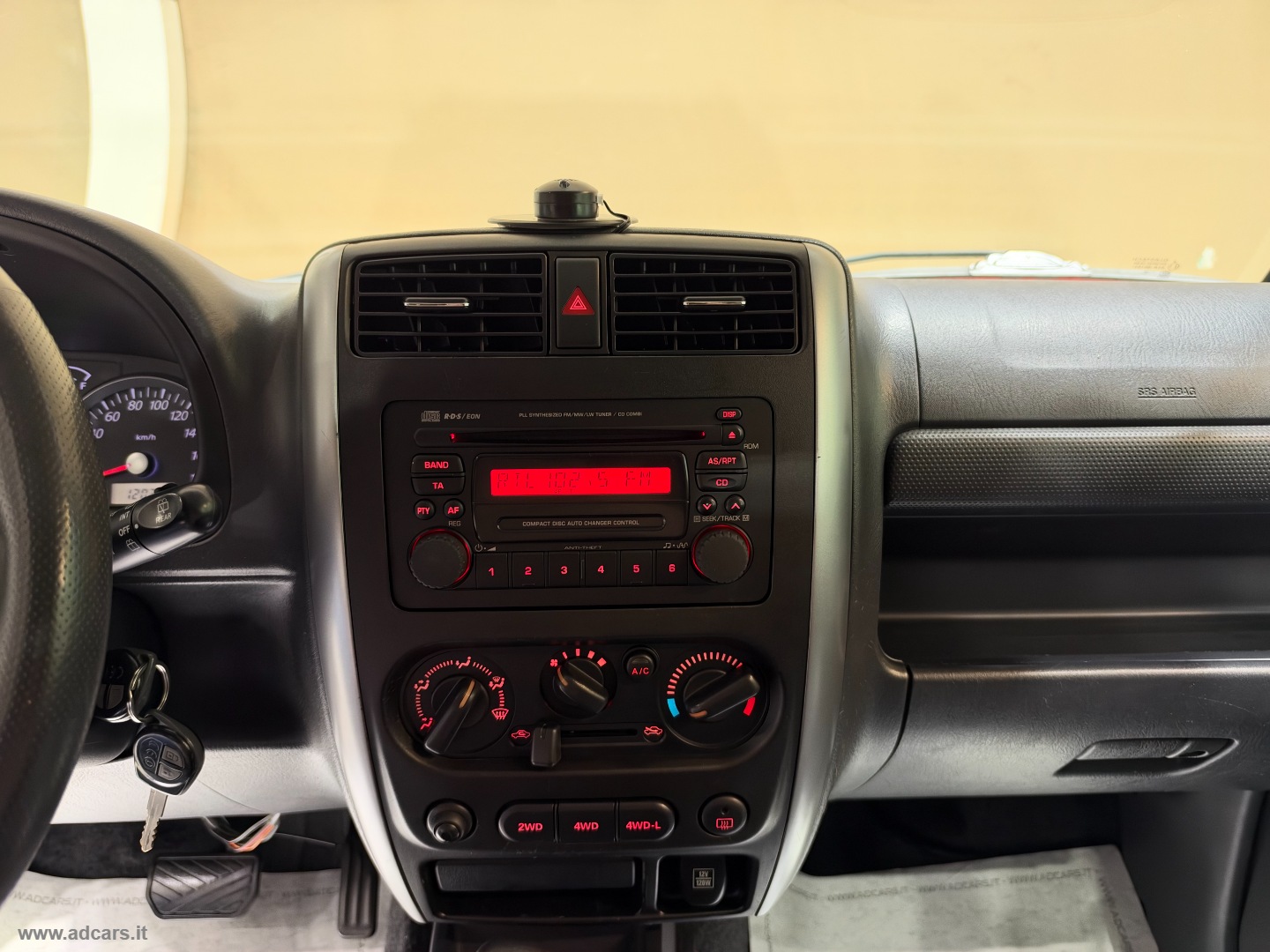 Jimny 1.3 4WD A/T Evolution *GPL*CAMBIO AUT.*SENSORI* - immagine 30