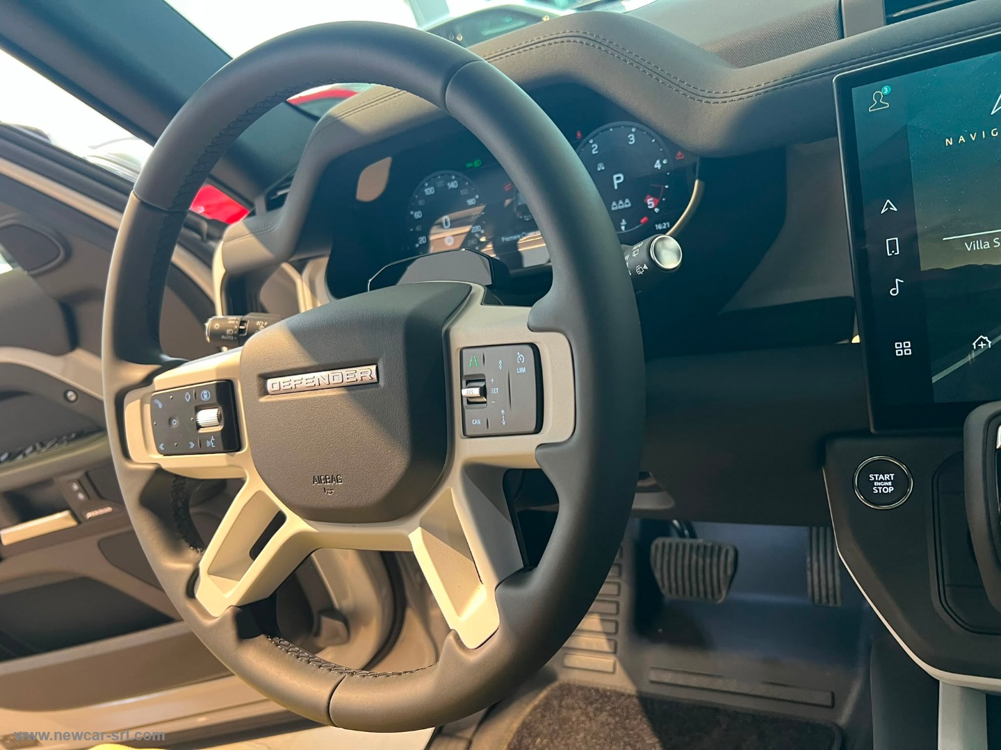 Defender 110 3.0D I6 250 AWD X-Dyn.SE N1 - immagine 30