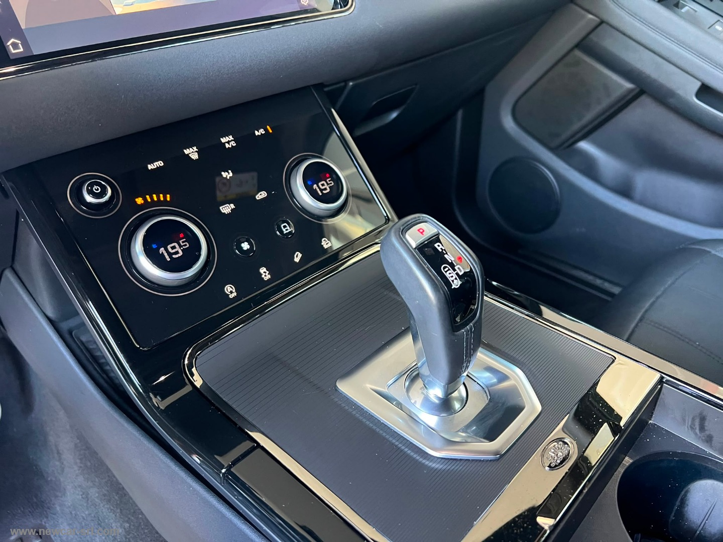 RR Evoque 2.0D I4 163 CV AWD Auto R-D.SE - immagine 30