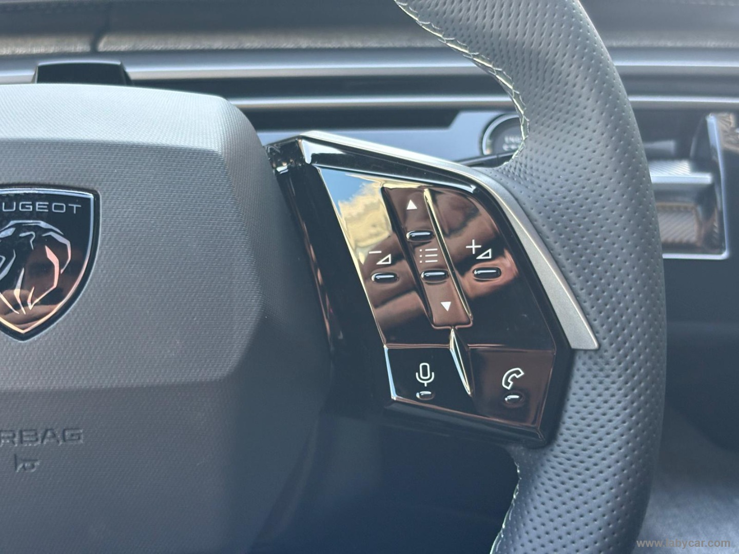 Peugeot 3008 Hybrid 145 e-DCS6 GT - Immagine 30