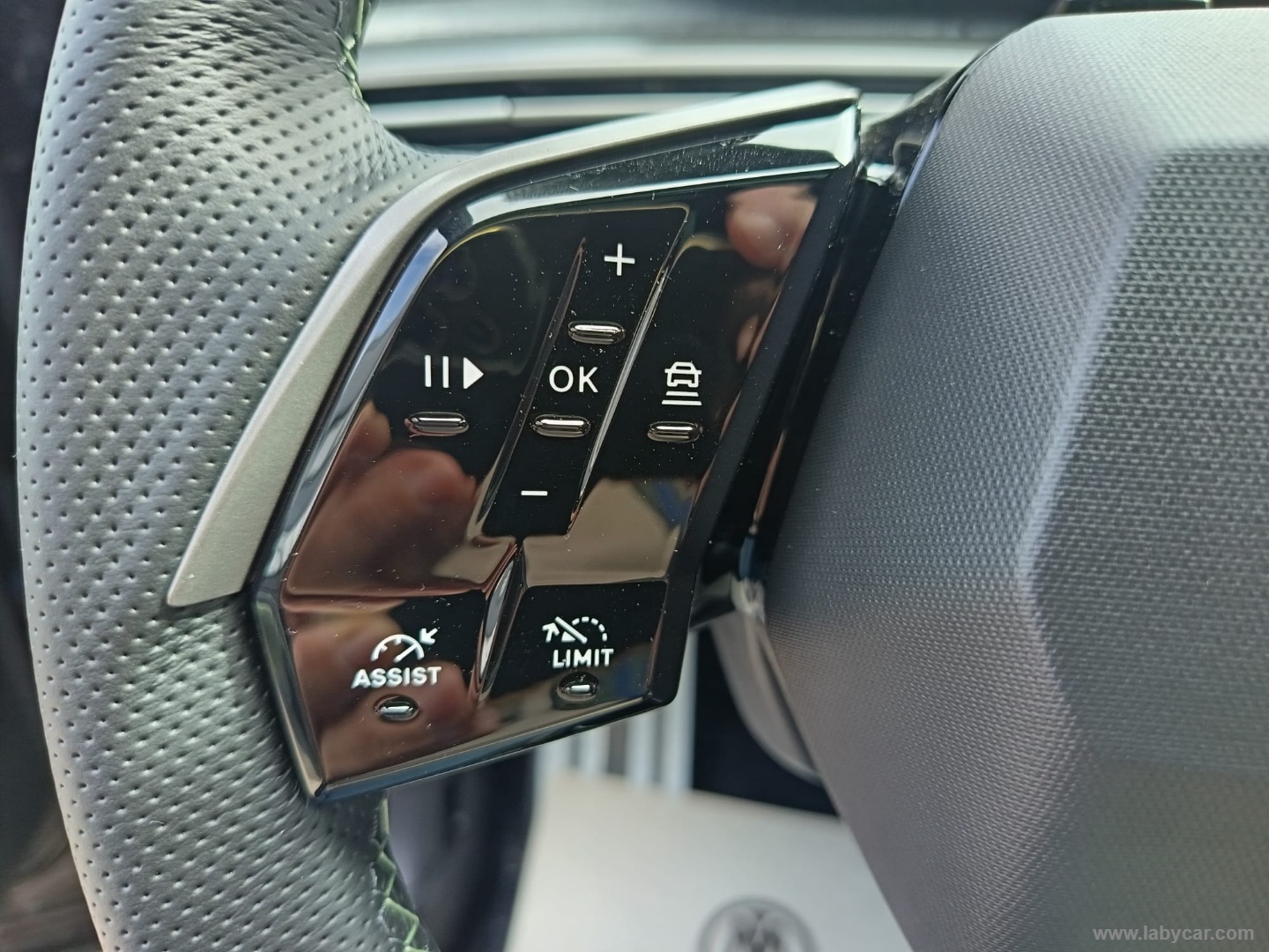 Peugeot 3008 Hybrid 145 e-DCS6 GT - Immagine 30