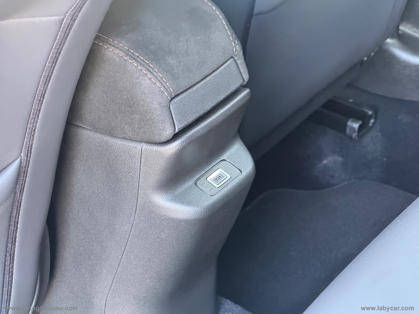 Junior 1.2 145CV Hybrid eDCT6 Q4 Intensa - immagine 30