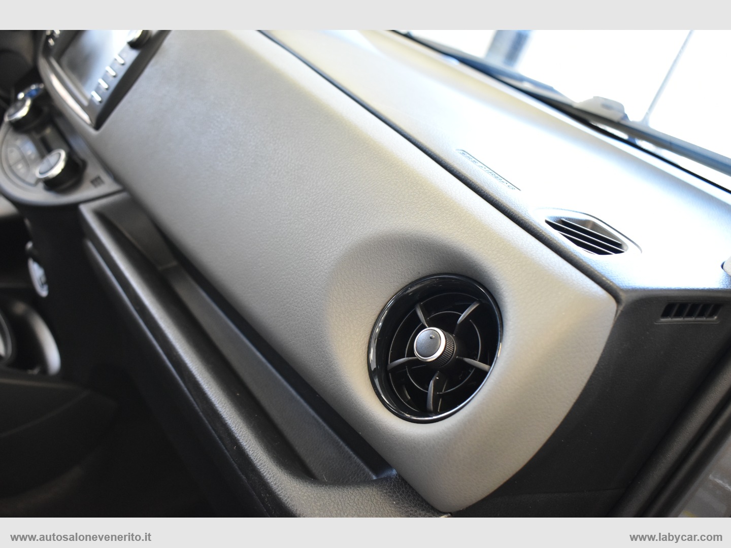 Yaris 1.5 Hybrid 5p. Active - immagine 30