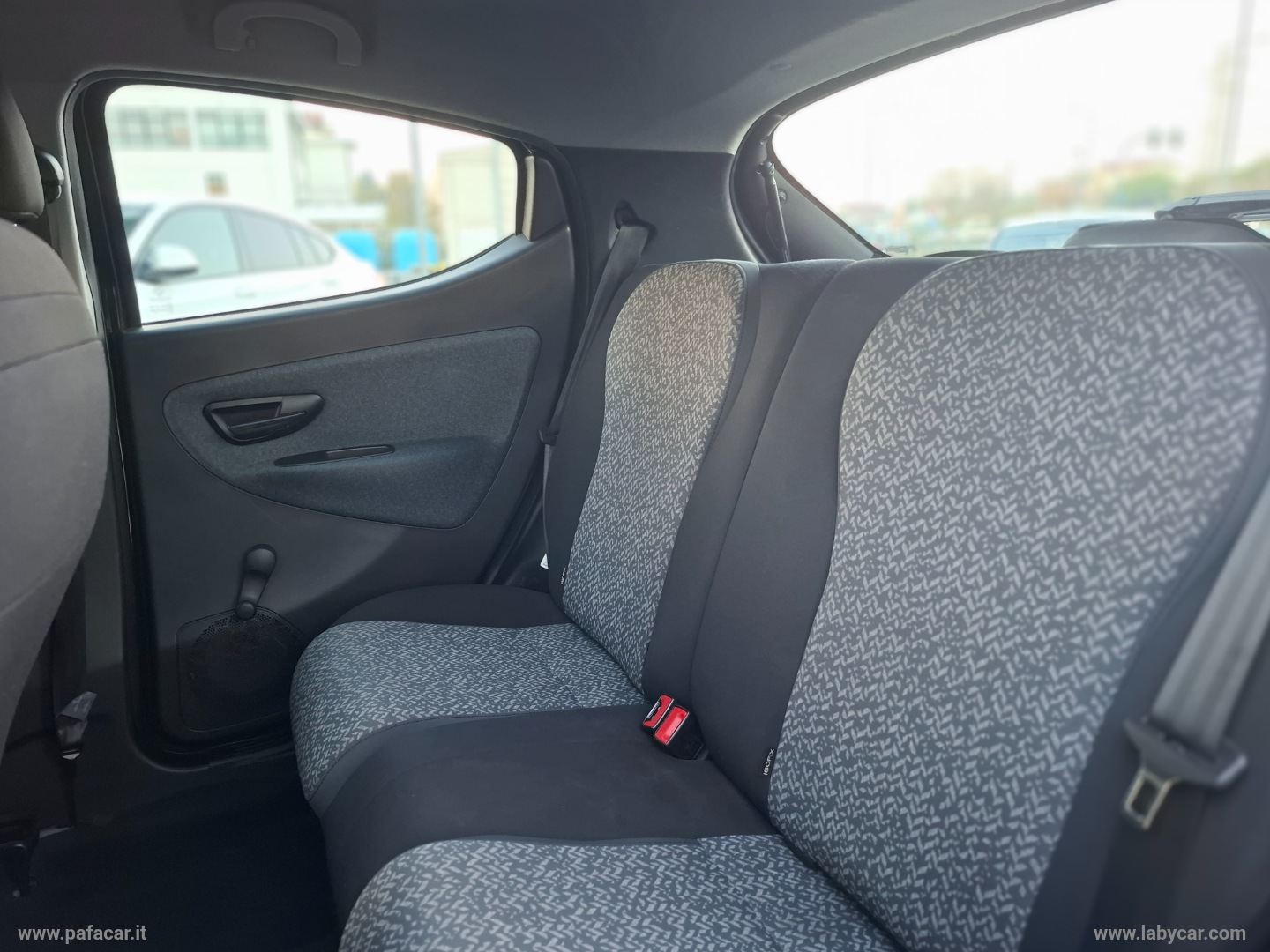 Ypsilon 1.0 FireFly 5p.S&S Hybrid Silver - immagine 30