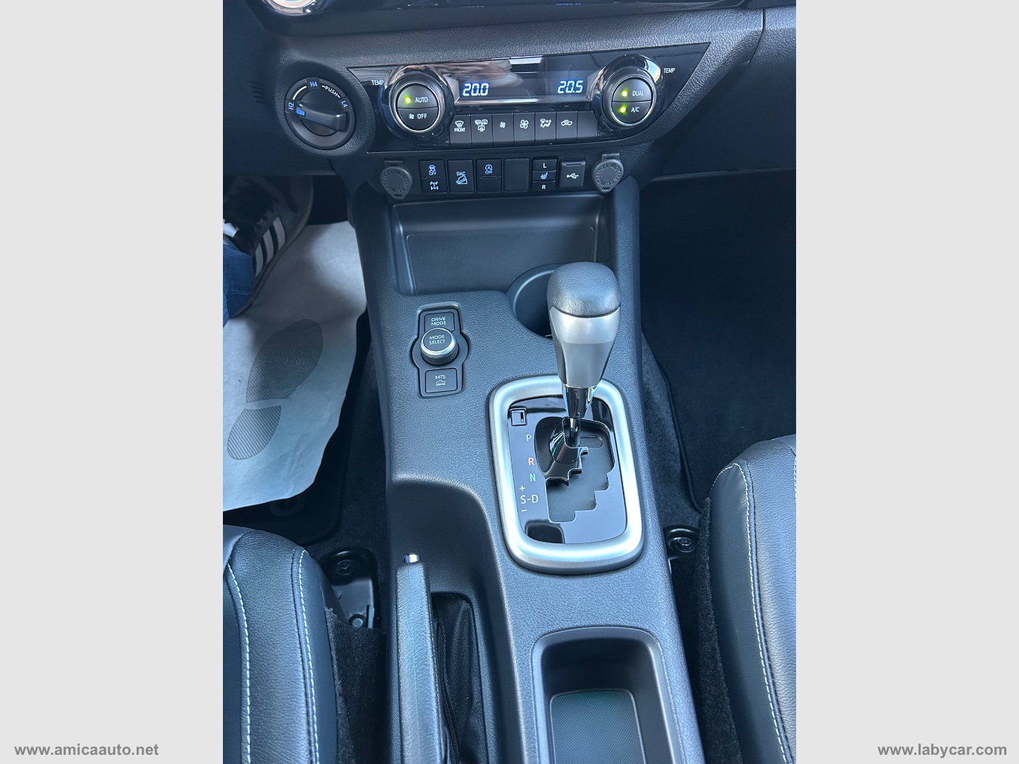 Hilux 2.8 D A/T 4WD 4p. DC Executive - immagine 30
