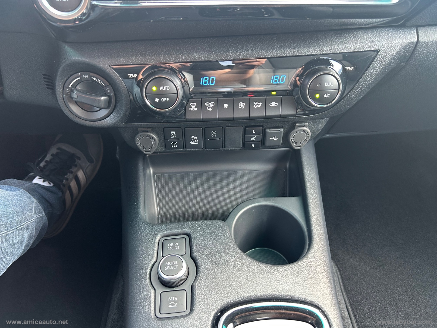 Hilux 2.8 D-4D 48V A/T 4WD DC Invincible - immagine 30