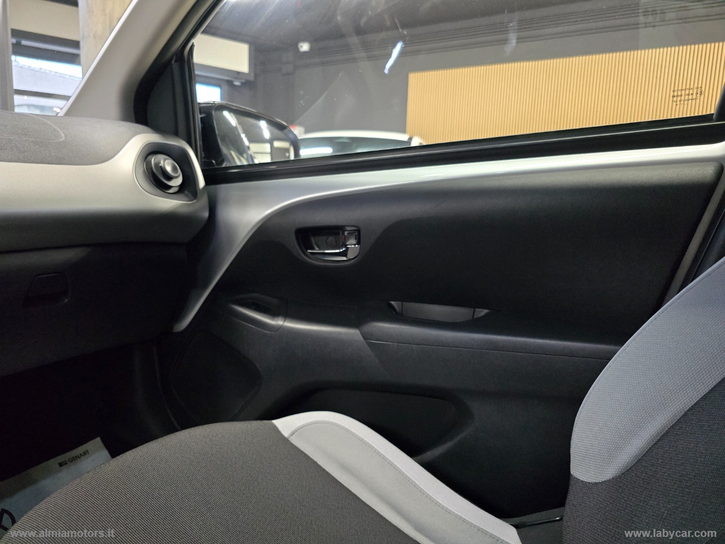 Aygo 1.0 VVT-i 69 CV 5p. x-play TSS - immagine 30