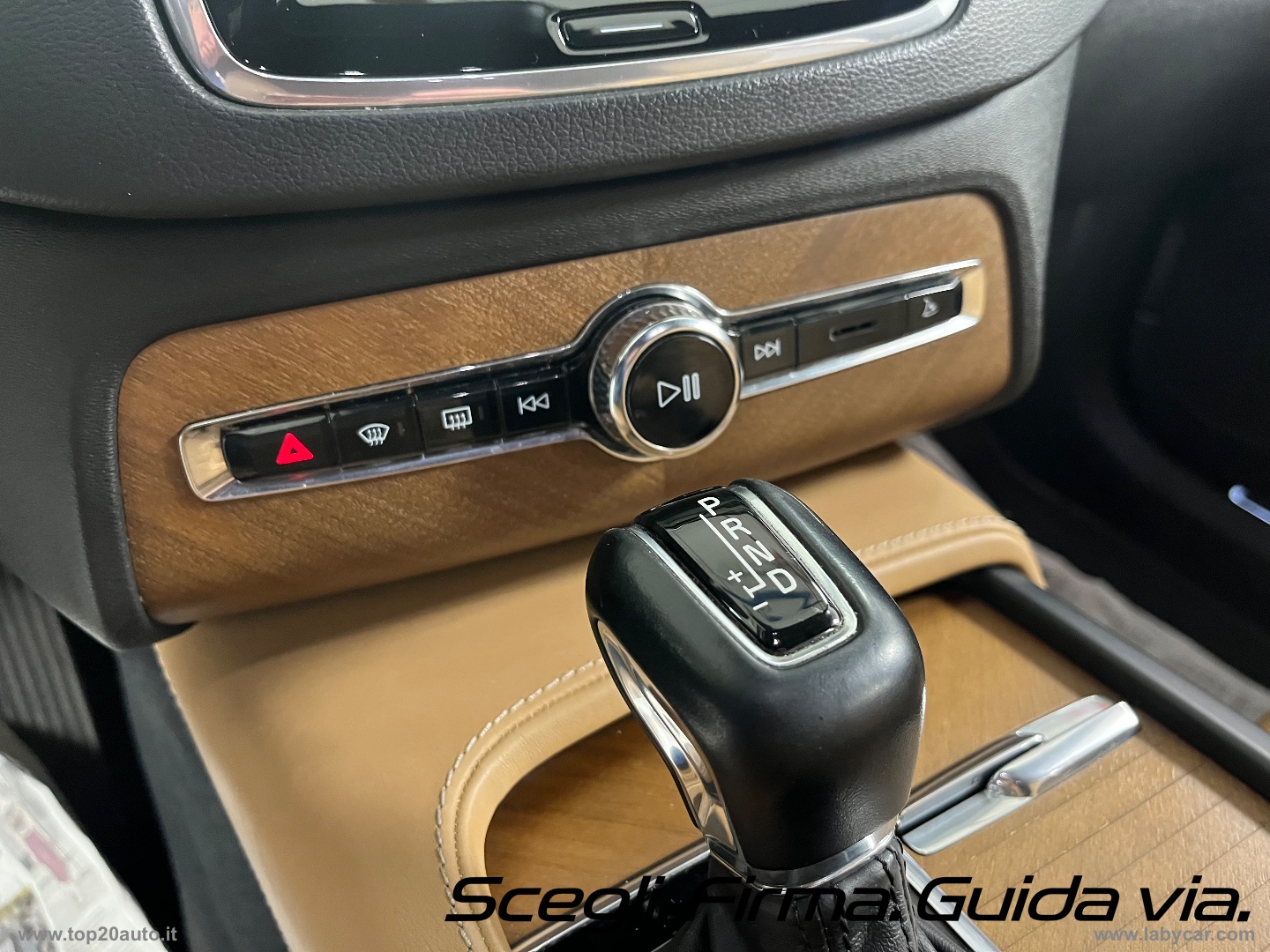XC90 D5 AWD Geartronic Inscription|TOTAL BLACK|PELLE TOTALE - immagine 30