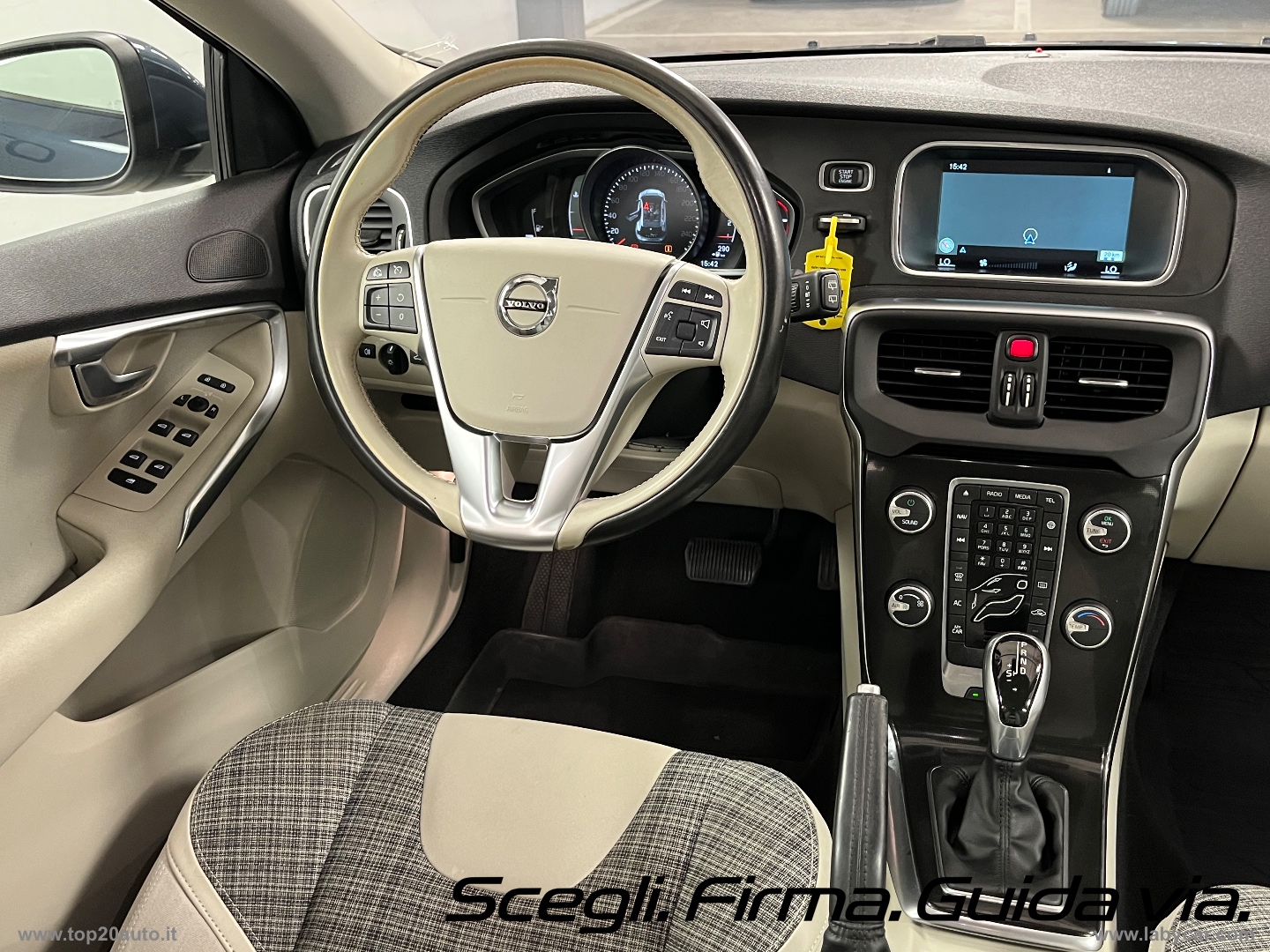 V40 D2 Geartronic Momentum|FARI LED|8 GOMME|PELLE - immagine 30