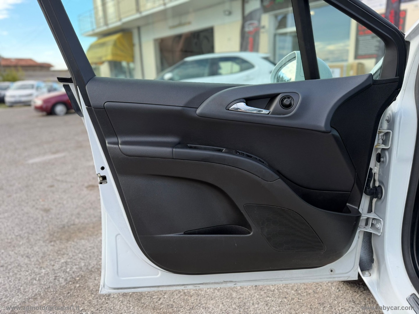 Meriva 1.4 T 120 CV Cosmo - immagine 30