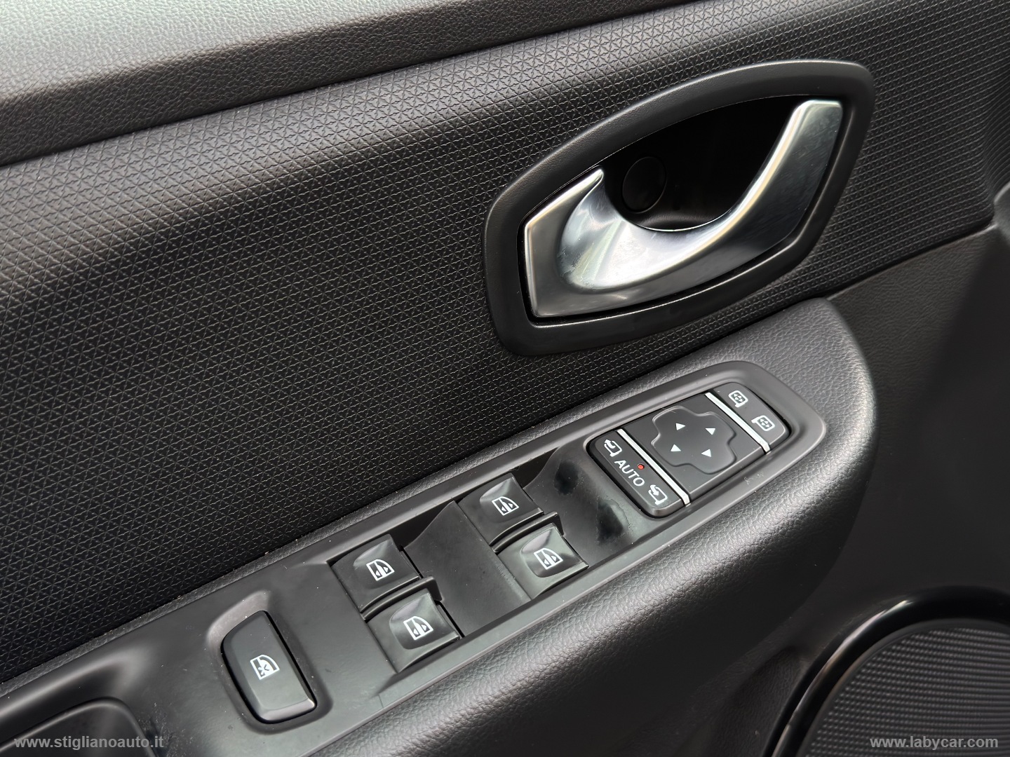Clio dCi 8V 90CV 5p.Moschino Zen LED + TELEC POST - immagine 31