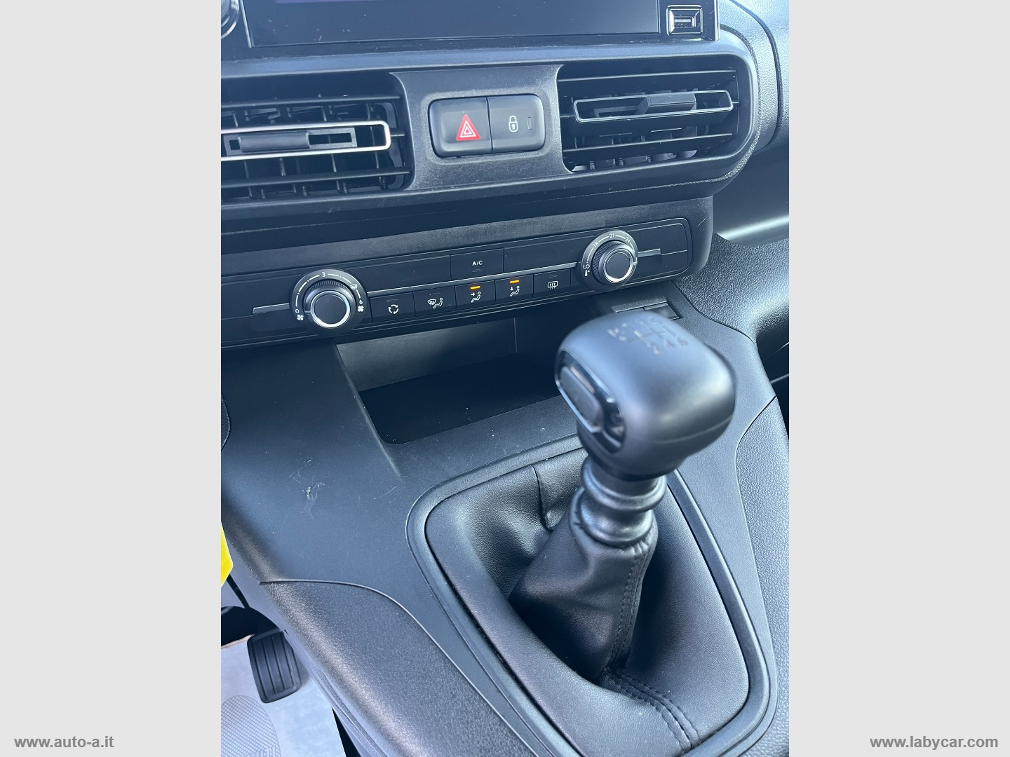 Berlingo BlueHDi 100 S&S SHINE TRASPORTO DISABILI - immagine 31