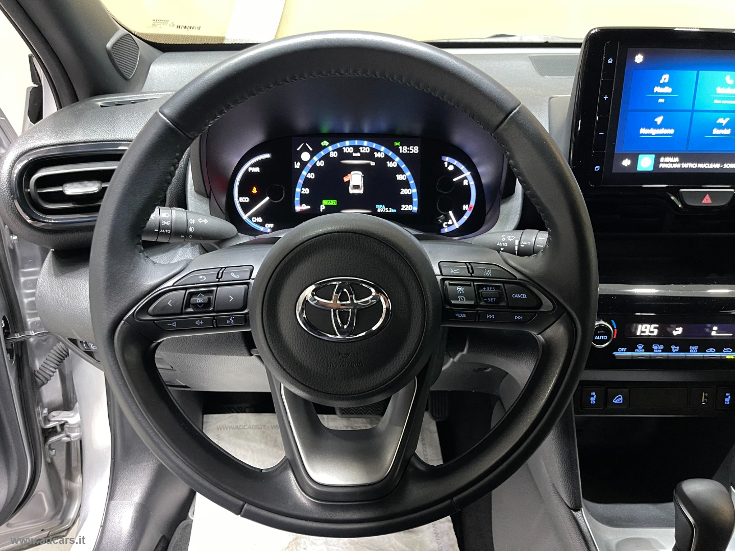 Yaris Cross 1.5 Hyb. 5p. E-CVT AWD Trend *4X4*NEOPATENTATI* - immagine 31