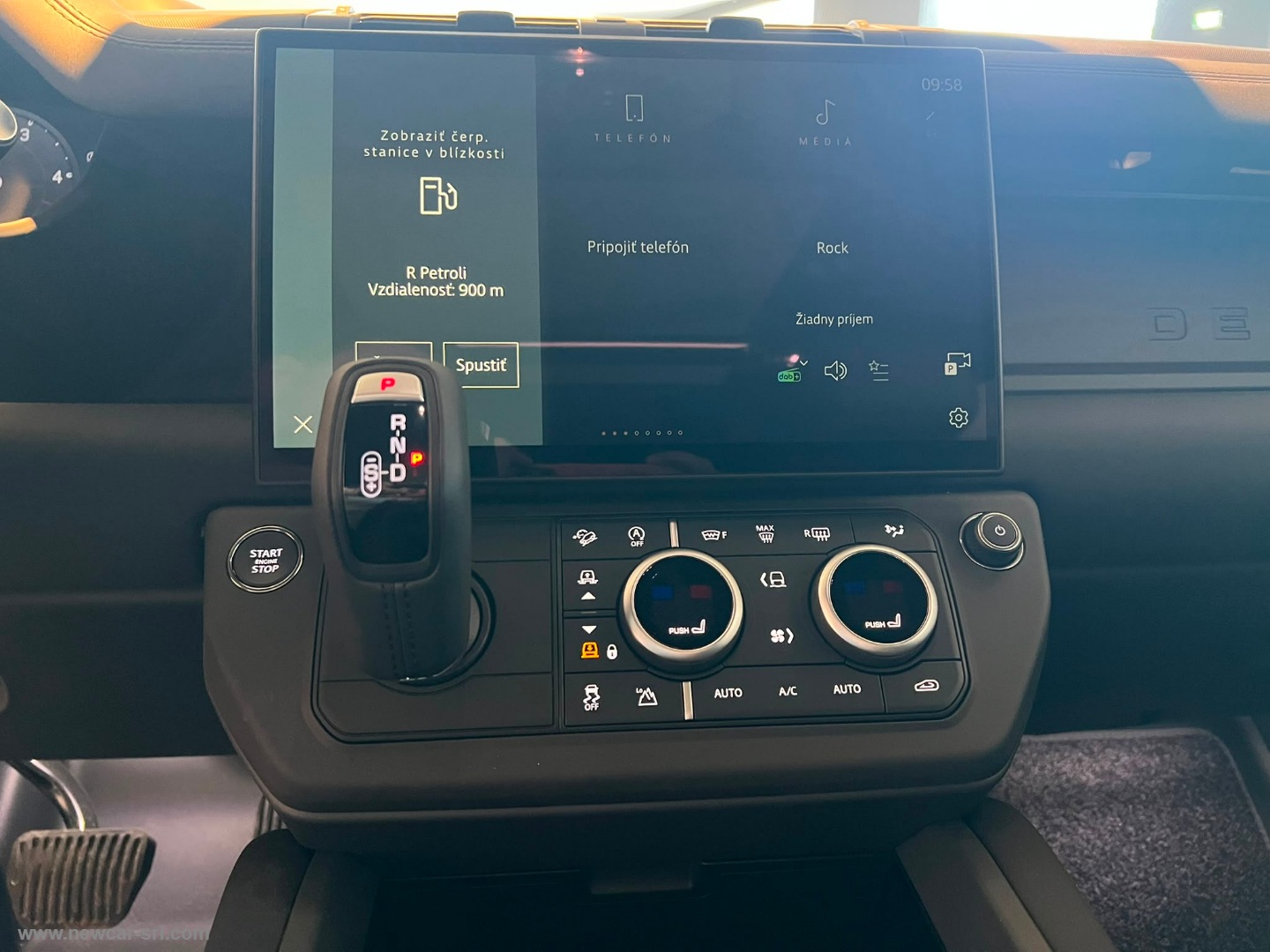 Defender 110 3.0D I6 250 AWD X-Dyn.SE N1 - immagine 31
