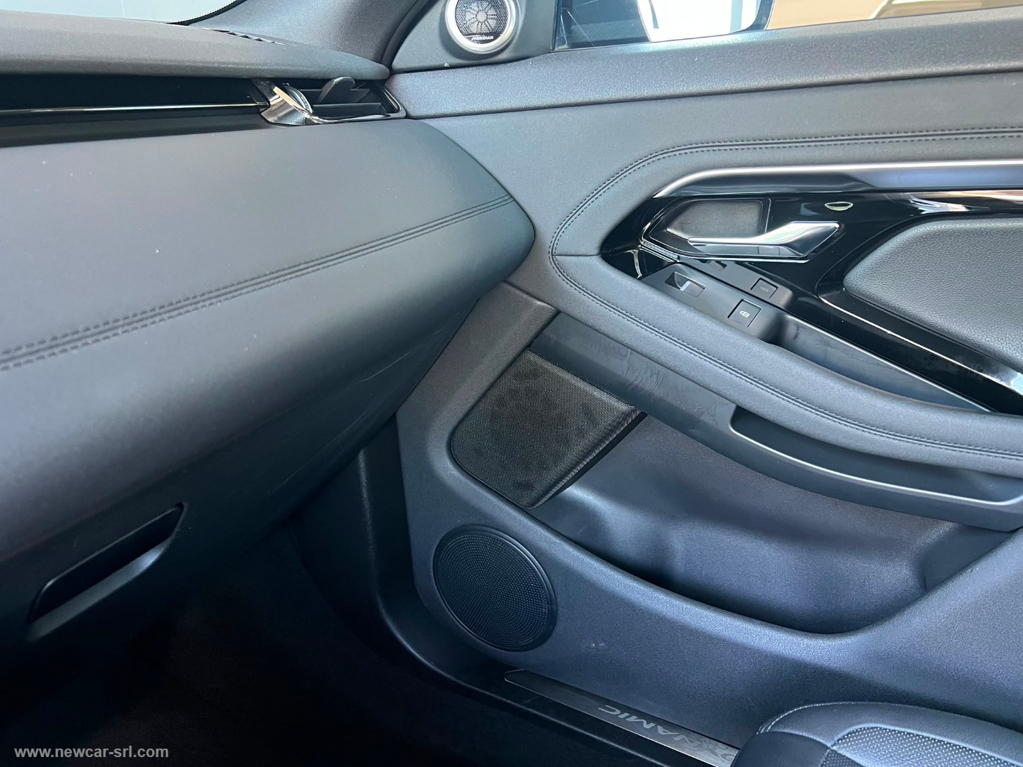 RR Evoque 2.0D I4 163 CV AWD Auto R-D.SE - immagine 31