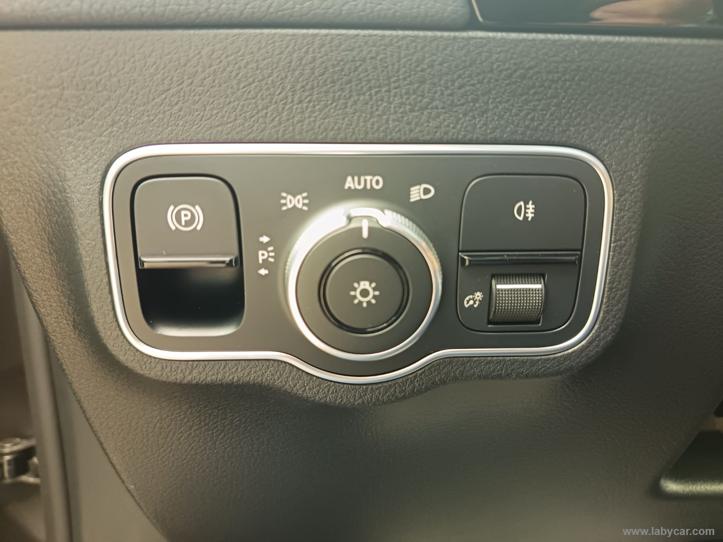 Mercedes-Benz Classe GLA GLA 200 d Automatic AMG Line Extra - Immagine 31