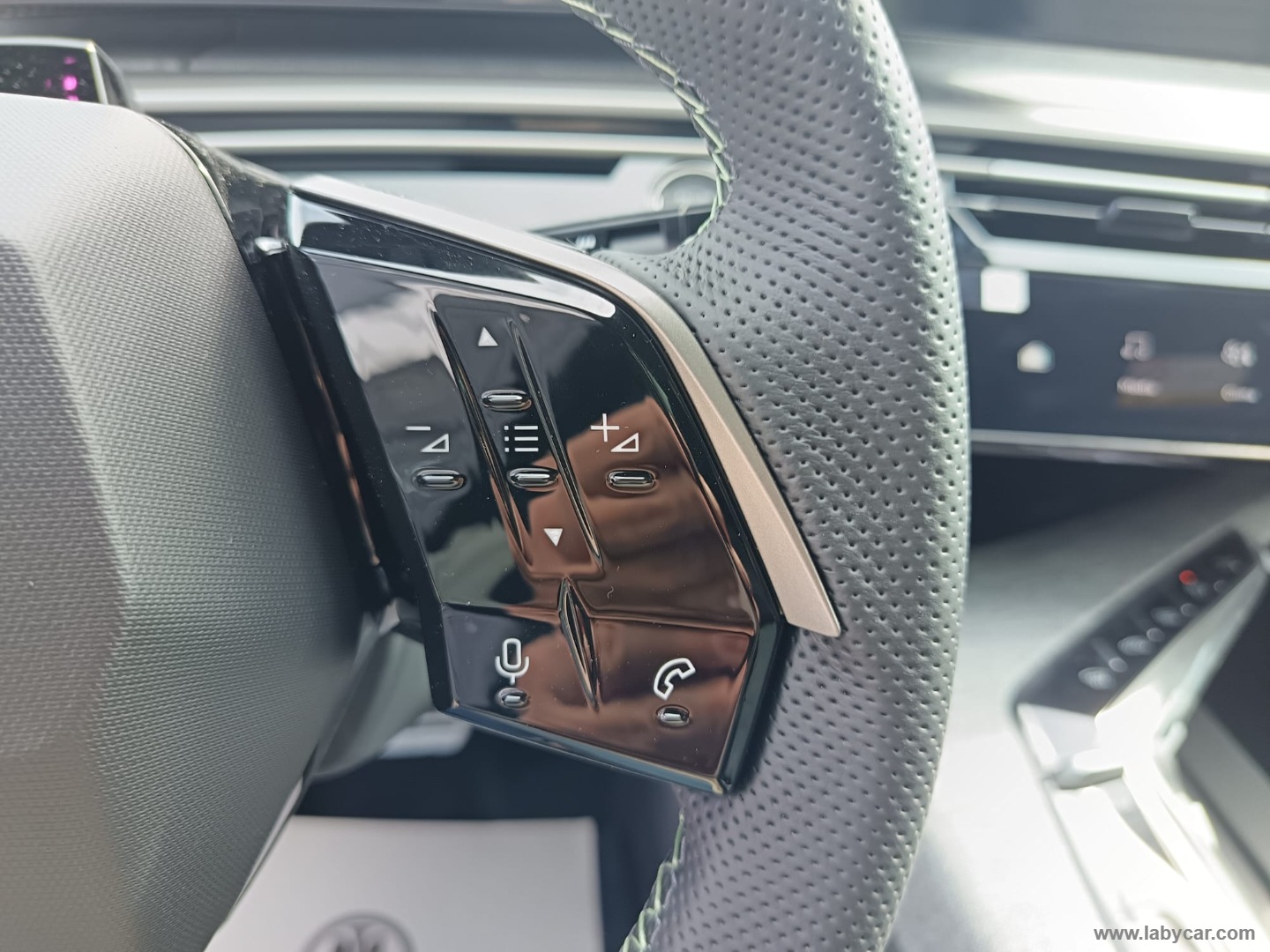 Peugeot 3008 Hybrid 145 e-DCS6 GT - Immagine 31