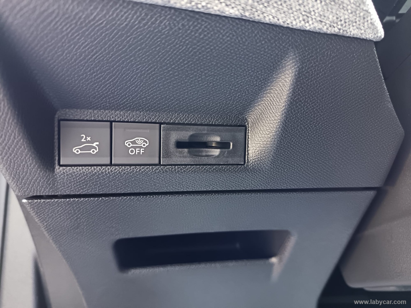 Peugeot 3008 Hybrid 145 e-DCS6 GT - Immagine 31