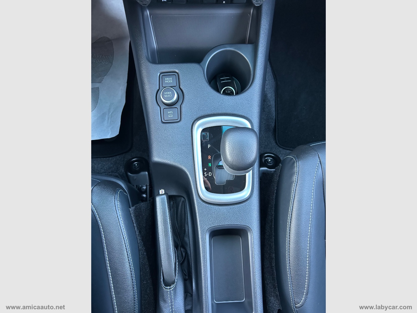 Hilux 2.8 D A/T 4WD 4p. DC Executive - immagine 31