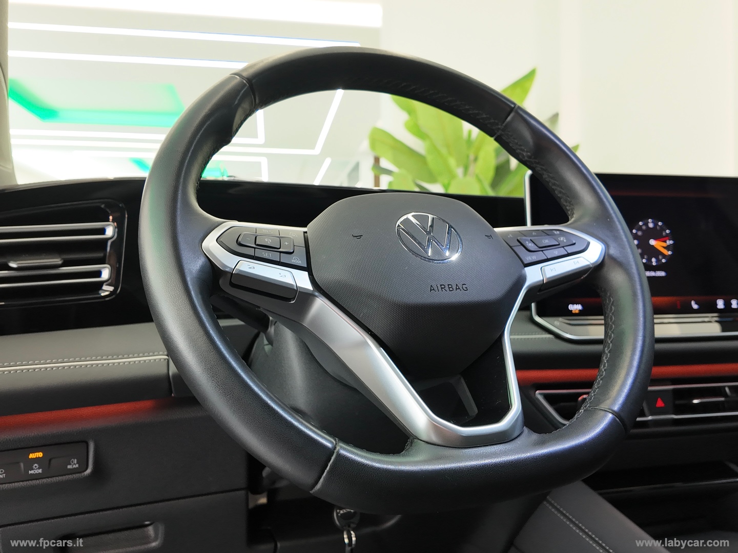 Tiguan 2.0 TDI 150 CV DSG Elegance - immagine 31