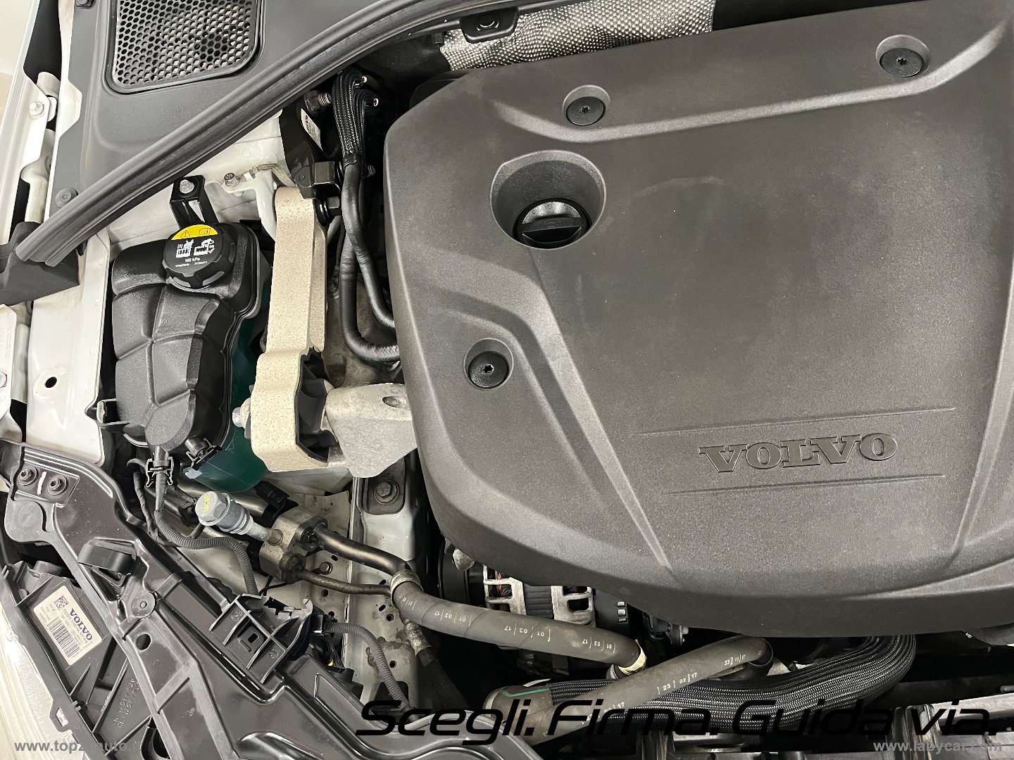 V60 Cross Country D3 Geartronic Momentum - immagine 31